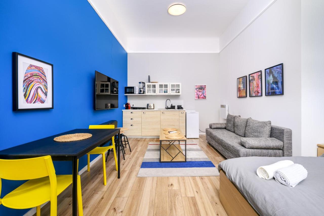 Stylish Blue In The Heart Of Apartamento