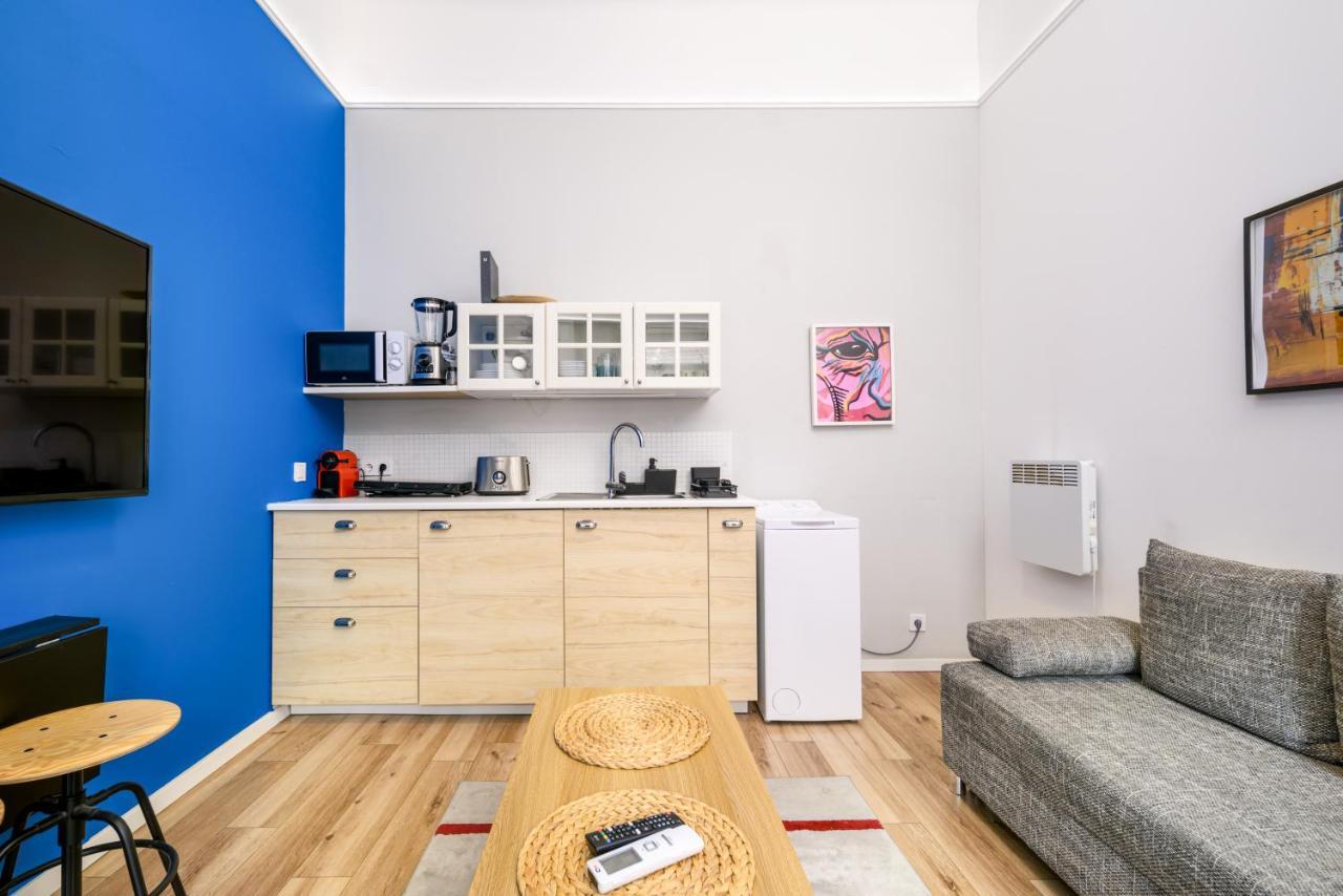 Stylish Blue In The Heart Of Apartamento