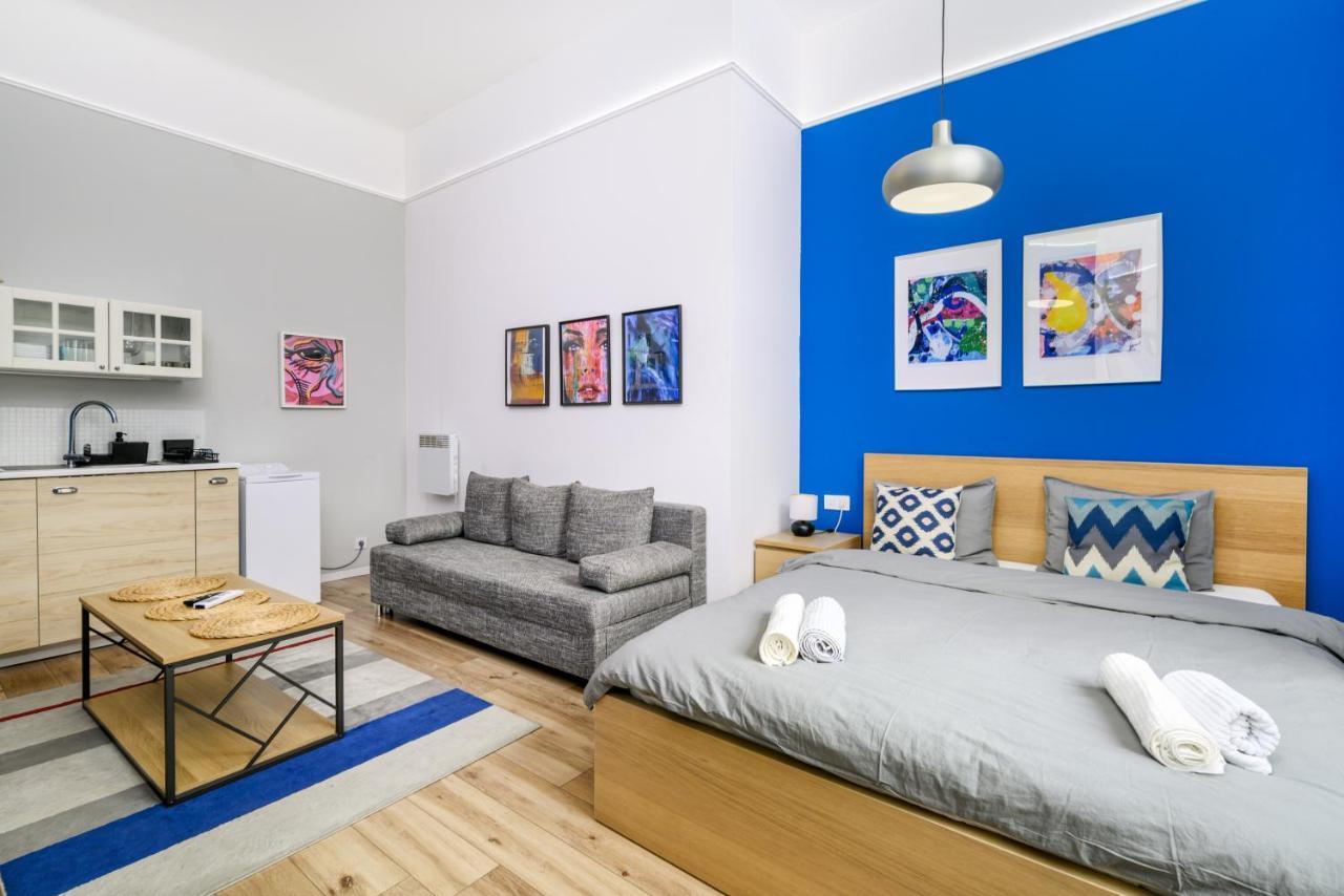 Stylish Blue In The Heart Of Apartamento *